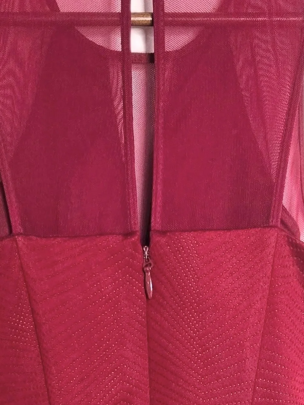 GUESS Burgundy Crinkled Flare Textured Mesh Dress Keyhole Back. Womens Size O